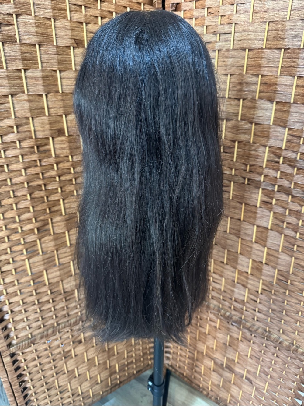 22-inch Straight Lace Front Wig - Natural Black, Sleek Center Part - Picture 3 of 4